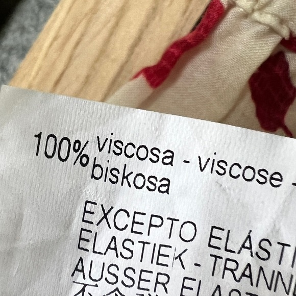 Zara- Floral Print Wide Leg Pants- XS
100 % Viscose! - Picture 10 of 10